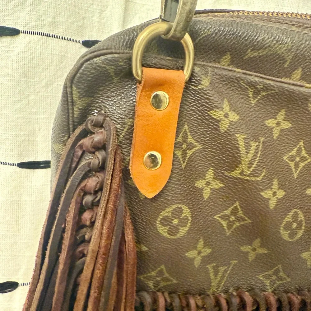 Louis Vuitton crossbody purse - Picture 3 of 8